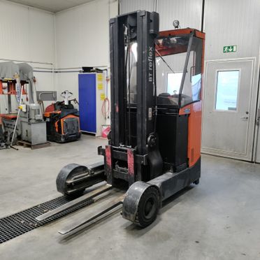 BT RRE 160C työntömastotrukki vm. 2012 (Monikäyttöinen)